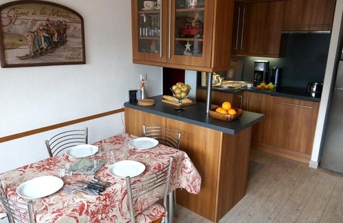 Bagneres-de-Luchon Apartment | Duplex T3 à Luchon - 6 pers, télécabine, parking, wifi - FR-1-313-164