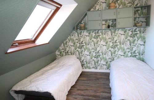 Bagneres-de-Luchon Apartment | Duplex T3 à Luchon - 6 pers, télécabine, parking, wifi - FR-1-313-164
