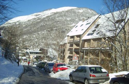 Bagneres-de-Luchon Apartment | Duplex T3 à Luchon - 6 pers, télécabine, parking, wifi - FR-1-313-164