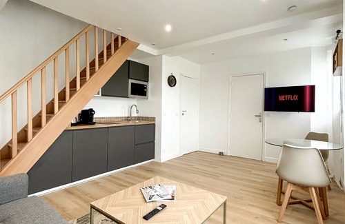 Antony Apartment | Duplex Three House | RER B 1 min | Netflix
