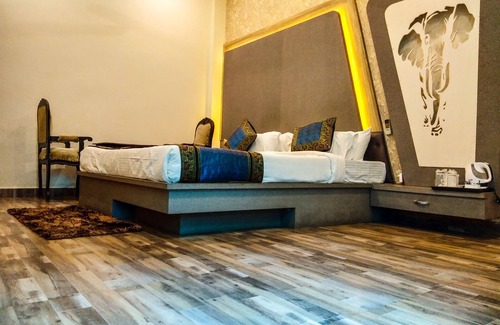 Varanasi Hotel | Dwivedi Hotels Sri Omkar Palace