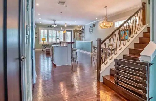 Historic District House | Dynamic Downtown Historic Area Beauty