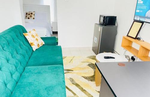 Riruta Apartment | E&C Racecourse Gardens, Studio Apartment with Pool