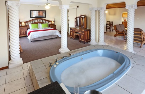 Sedgefield Resort | Eagles Nest Resort in the Garden Route has spectacular lake and mountain views