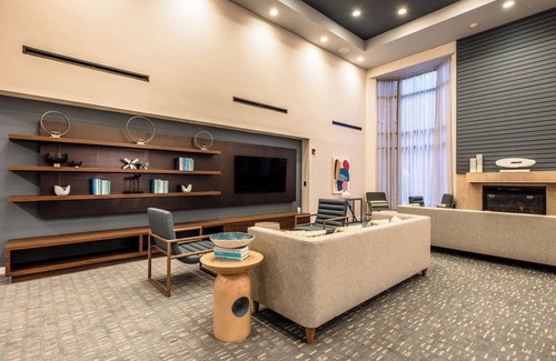 Richardson Hotel | Easily-Accessible Hotel! Outdoor Pool, Close to Galleria Dallas, Pets Allowed!