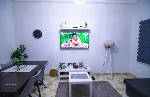 Accra Apartment | East Legon Luxury Stay - AC, Wifi, Netflix