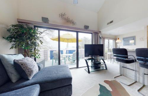 Fenwick Island Apartment | East of the Sun