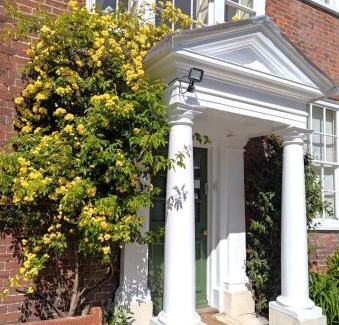 Chichester Bed & Breakfast | East Pallant Bed and Breakfast, Located in Large Georgian Townhouse in Central Chichester