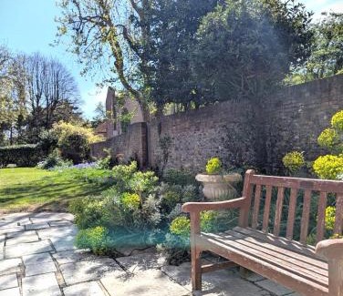 Chichester Bed & Breakfast | East Pallant Bed and Breakfast, Located in Large Georgian Townhouse in Central Chichester