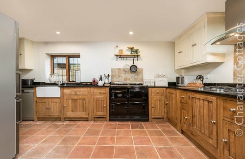 Moreton-in-Marsh House | EASTNOR, pet friendly, character holiday cottage in Moreton-In-Marsh
