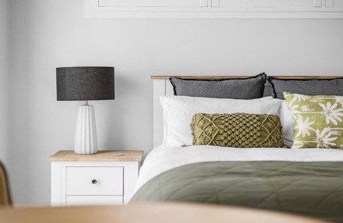 Ettalong Beach House | Easy Stroll - Ettalong Beach