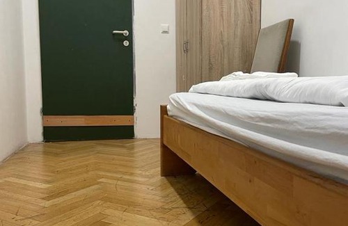 Vienna Hotel | easybook-in