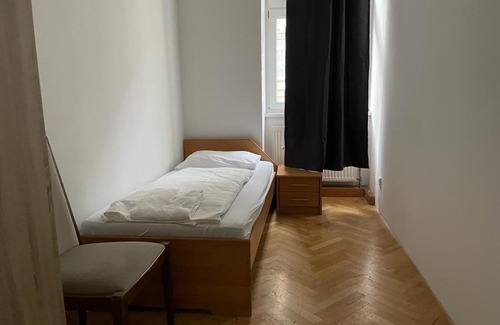 Vienna Hotel | easybook-in