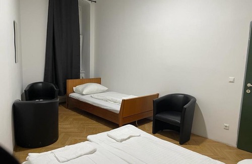 Vienna Hotel | easybook-in