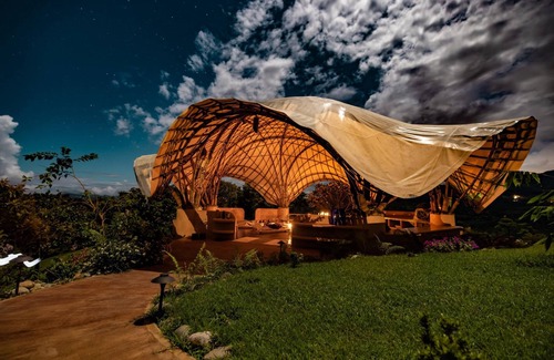 Dominical RV Rental | Eco Luxe Glamping Nest #2 - 2 Queen Beds at Holos