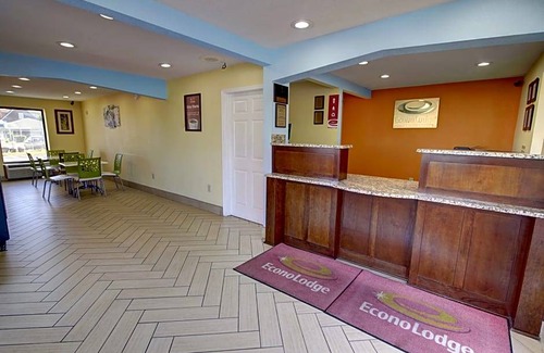 Norfolk - Virginia Beach Hotel | Econo Lodge at Military Circle