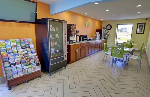 Norfolk - Virginia Beach Hotel | Econo Lodge at Military Circle