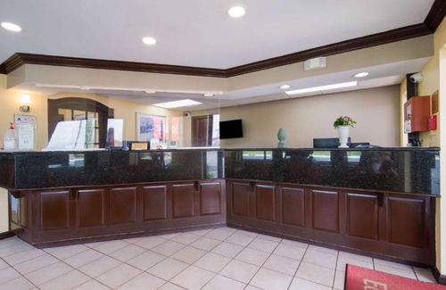 Gold Rock Hotel | Econo Lodge Battleboro - Rocky Mount I-95
