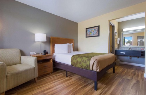 Gold Rock Hotel | Econo Lodge Battleboro - Rocky Mount I-95