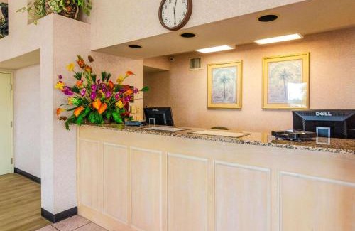 Gulfport Hotel | Econo Lodge Inn & Suites