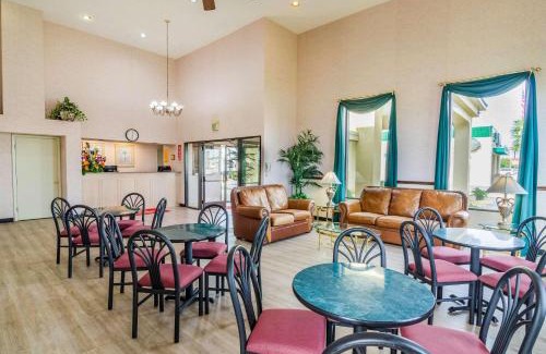 Gulfport Hotel | Econo Lodge Inn & Suites