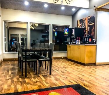 Winnemucca Hotel | Econo Lodge Inn & Suites Winnemucca
