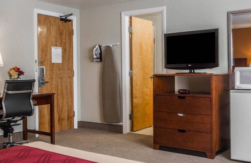 West Ossipee Hotel | Econo Lodge Lake Region