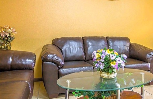 Massena Hotel | Econo Lodge Massena Hwy 37