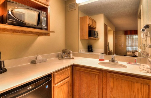 Pigeon Forge Hotel | Econo Lodge Pigeon Forge Riverside