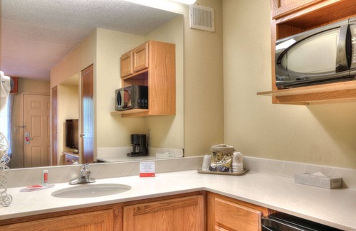 Pigeon Forge Hotel | Econo Lodge Pigeon Forge Riverside