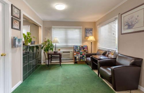 Sturbridge Cabin | Econo Lodge Sturbridge Route 20