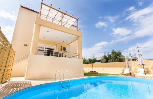 Kounoupidiana Villa | Ecosy Villa with pool near sandy beaches