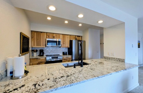 Lakeside Village Condo | Edgewater 1451