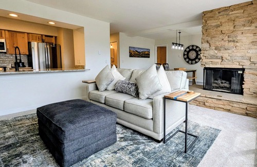 Lakeside Village Condo | Edgewater 1451