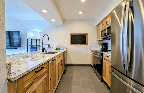 Lakeside Village Condo | Edgewater 1451