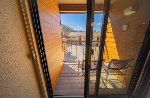 Lakeside Village Condo | Edgewater 1451