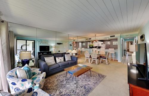 Panama City Beach Apartment | Edgewater Villa 1910