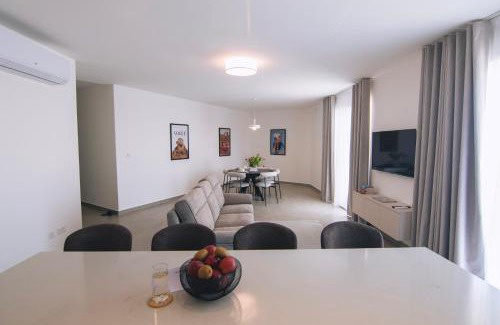 Xaghra Apartment | Egħżien Suite A2 Access to Tranquil Shared Pool