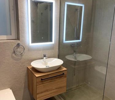 Xaghra Apartment | Egħżien Suite A2 Access to Tranquil Shared Pool