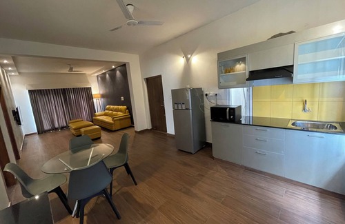 Kammanahalli Hotel | Eiffel Suites