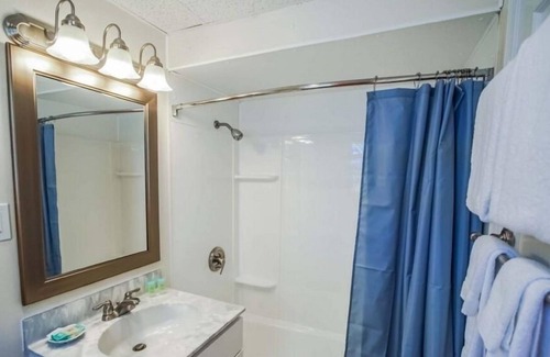 Block Island Condo | Elegant 1BR Condo Steps to Ballard's Beach
