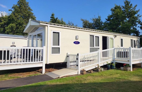Prestonpans Resort | Elegant 2 Bedroom En-Suite Caravan with Bathtub near Edinburgh Seton Sands Holiday Village