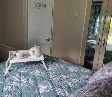 Prestonpans Resort | Elegant 2 Bedroom En-Suite Caravan with Bathtub near Edinburgh Seton Sands Holiday Village