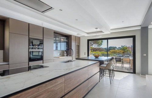 Six-Fours-les-Plages Villa | Elegant 360m² Seaside Villa – Ultimate Relaxation