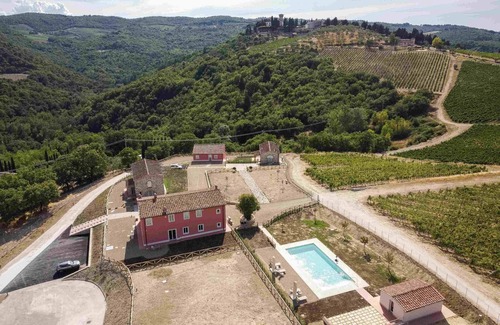 Le Bolle Villa | Elegant 6‑Guest Villa in Chianti Vineyards – Castello Vicchiomaggio Estate