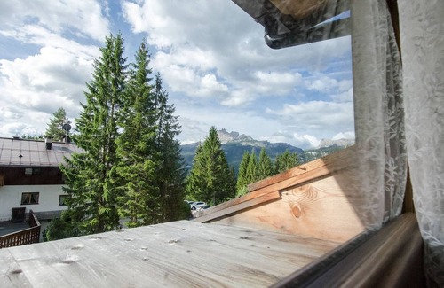 Cortina d'Ampezzo Apartment | Elegant apartment with terrace in Cortina d'Ampezzo- sleeps 5- WIFI