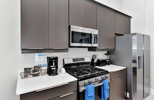 Historic Downtown Kissimmee Hotel | Elegant Condo near Disney with Resort & Waterpark Access - B6 - 224