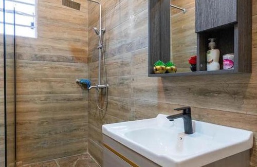 Ofin House | Elegant KING SIZE 4 beds duplex/ 24Hrs electricity