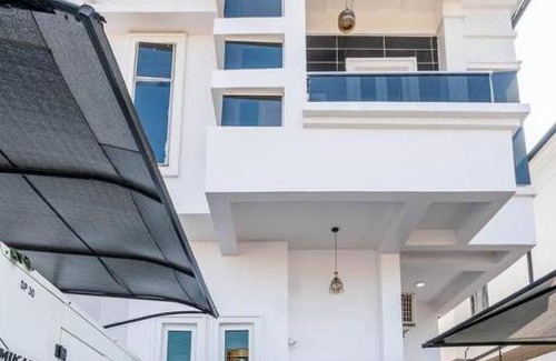 Ofin House | Elegant KING SIZE 4 beds duplex/ 24Hrs electricity