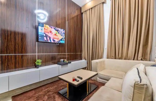 Ofin House | Elegant KING SIZE 4 beds duplex/ 24Hrs electricity